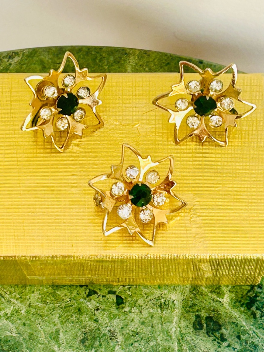 Vintage Set 1940s-1950s Gold Tone RhinestoneFloralBrooch & Screw-Back Earrings - Picture 10 of 13
